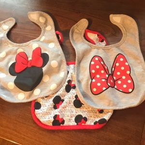 Disney Minnie Mouse bib set